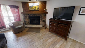 Grandview 4 Hummingbird Hangout - WiFi - Cable - Washer - Dryer - Fireplace - One Block From Main Street